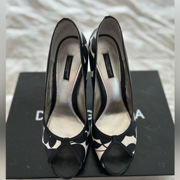 Size 9.5 Dolce & Gabbana Black and White Heels - Picture 6 of 8